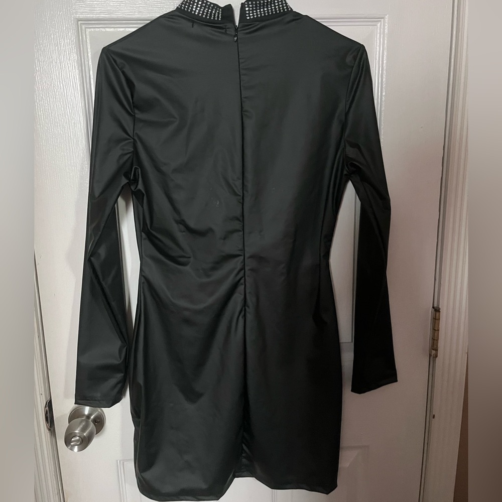 Dress - Picture 3 of 4